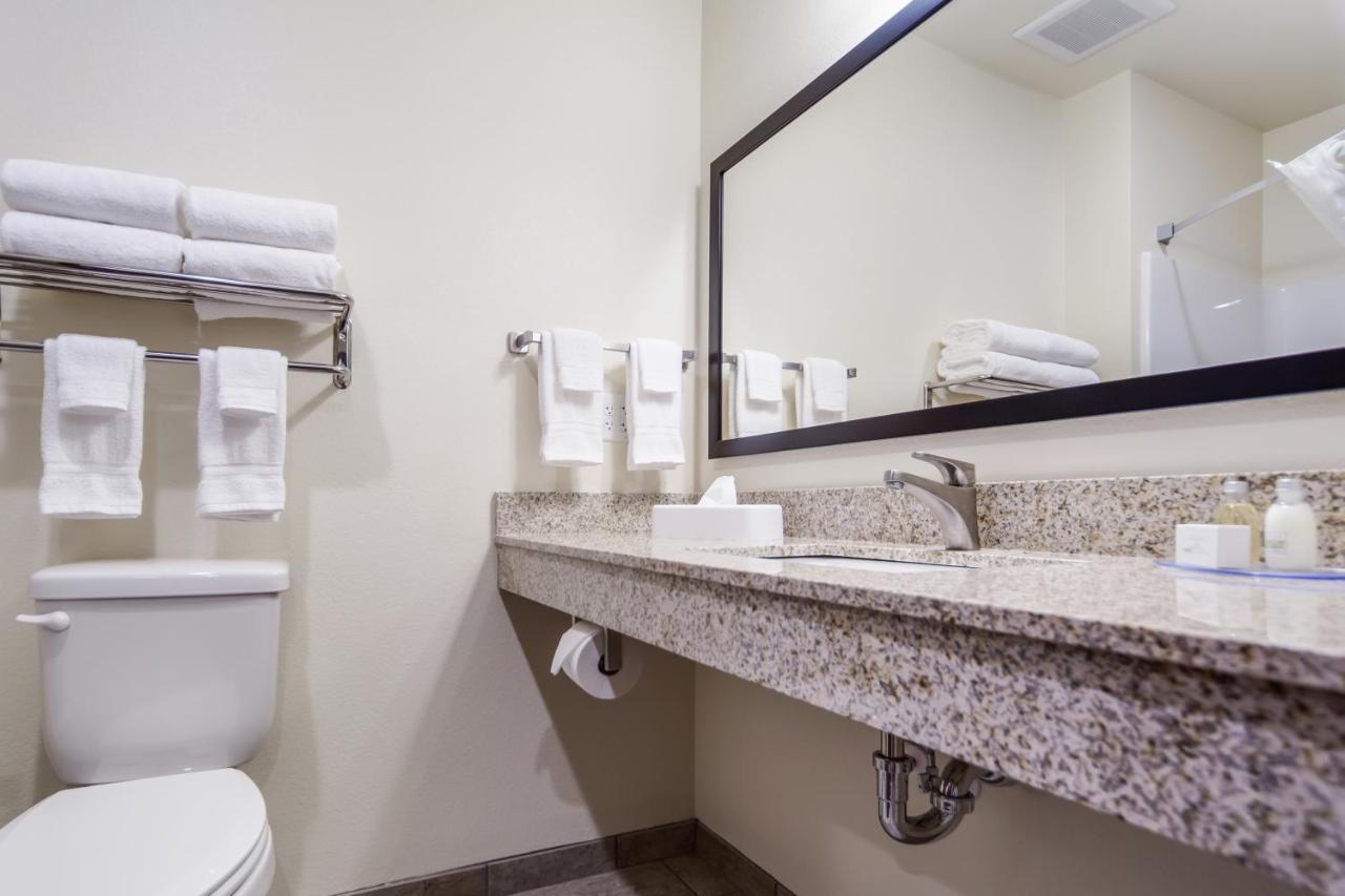 Cobblestone Inn & Suites-Fremont 外观 照片