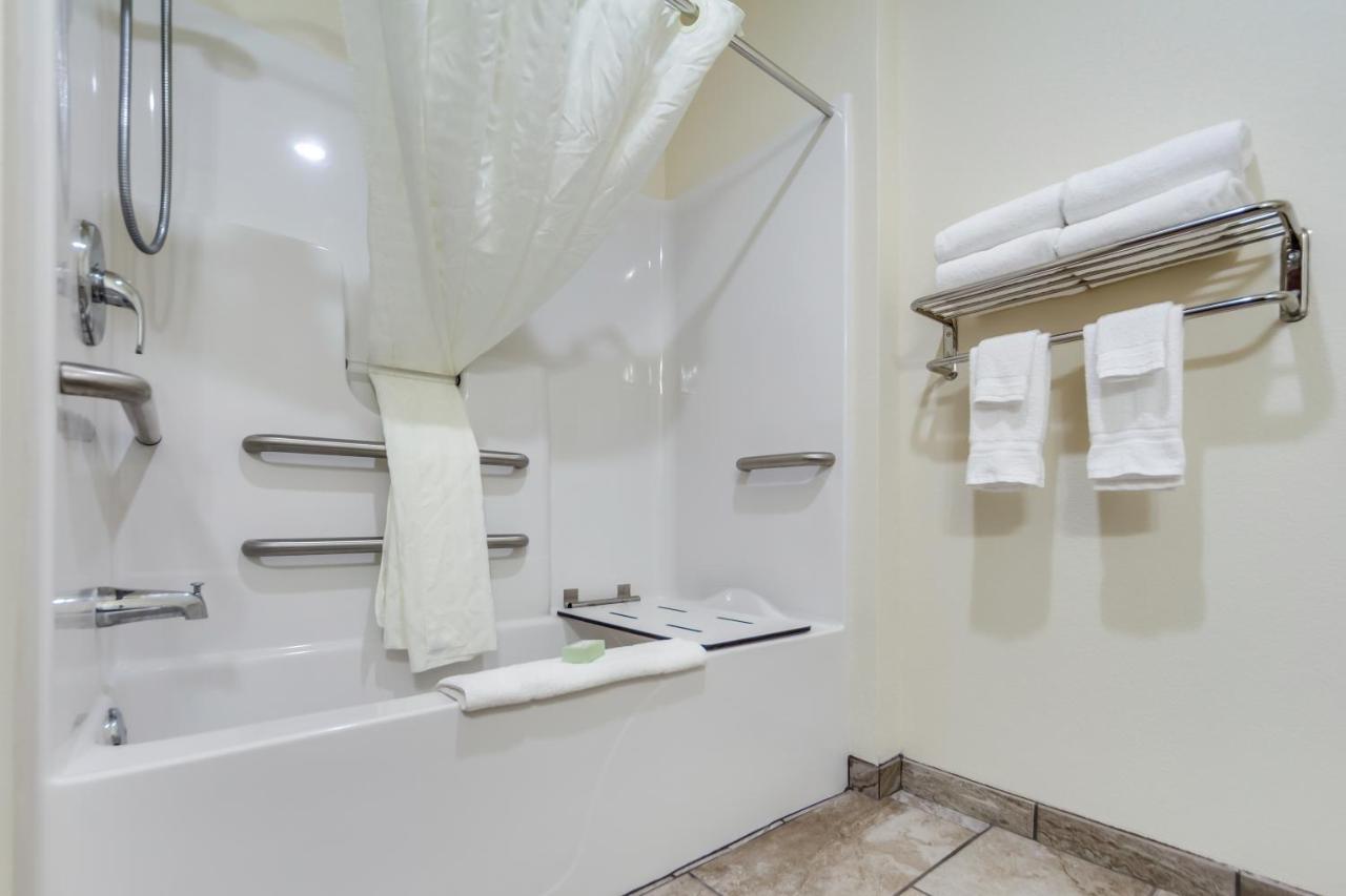 Cobblestone Inn & Suites-Fremont 外观 照片