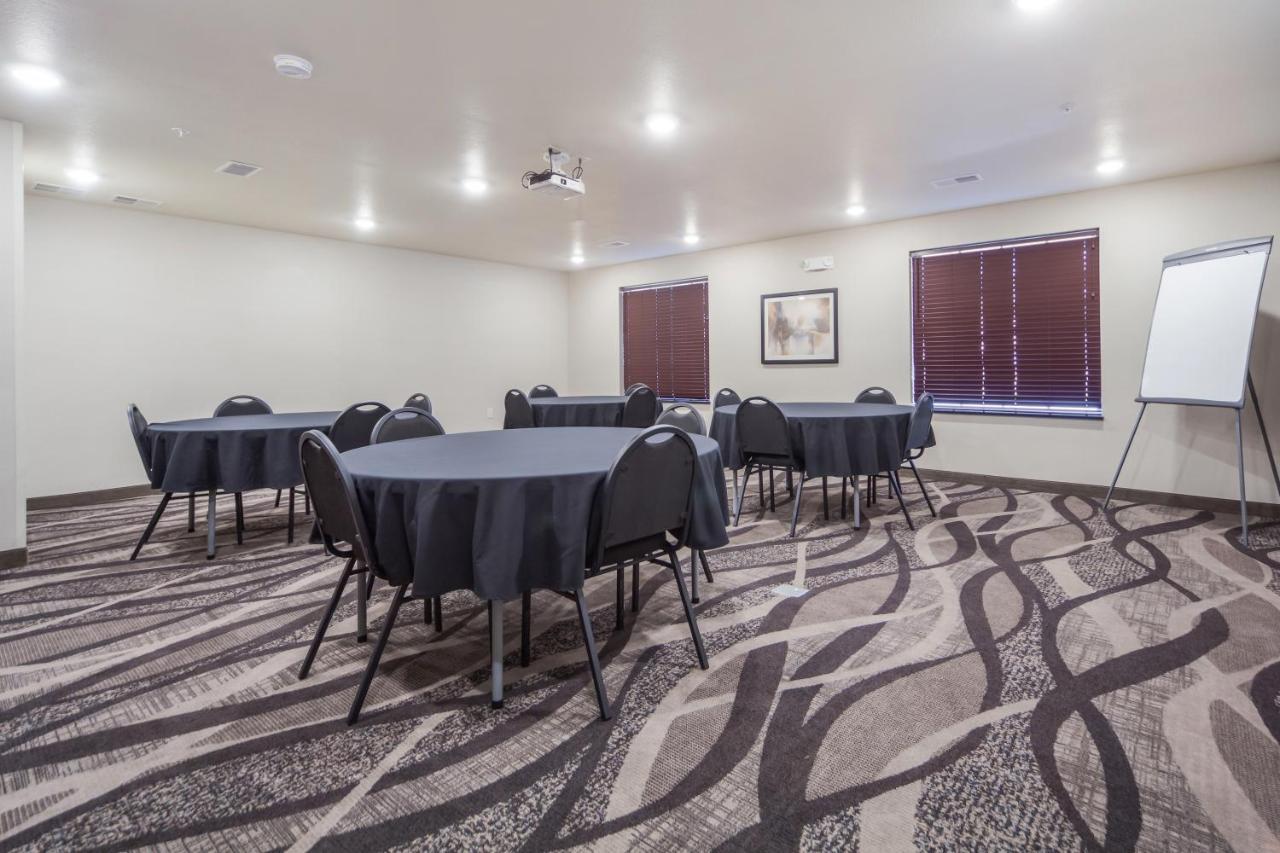 Cobblestone Inn & Suites-Fremont 外观 照片