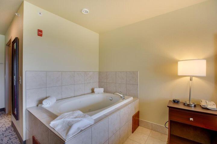 Cobblestone Inn & Suites-Fremont 外观 照片